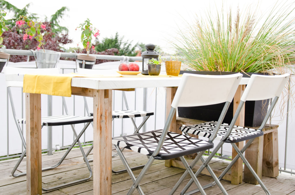 DIY Gartenstühle mit Lack und Schablonen aufarbeiten