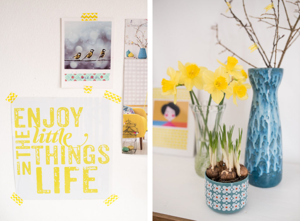 Dekoideen für den Frühling im Wohnzimmer und auf dem Tisch mit Blumen und Deko in sonnigem Gelb 
