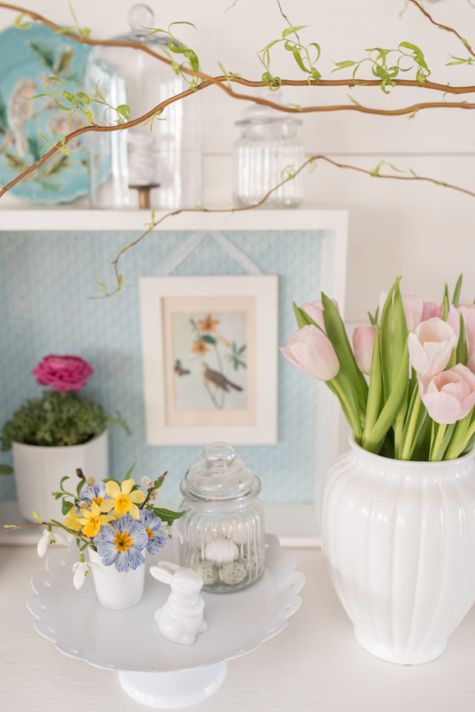 Dekoideen mit Blumen und Hasen für den Frühling und Ostern in Pastellfarben im shabby vintage Look