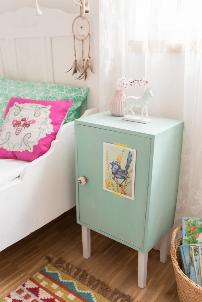 DIY Nachttisch Schrank für das Mädchen Zimmer mit Kreidefarben im Pastell vintage Look 