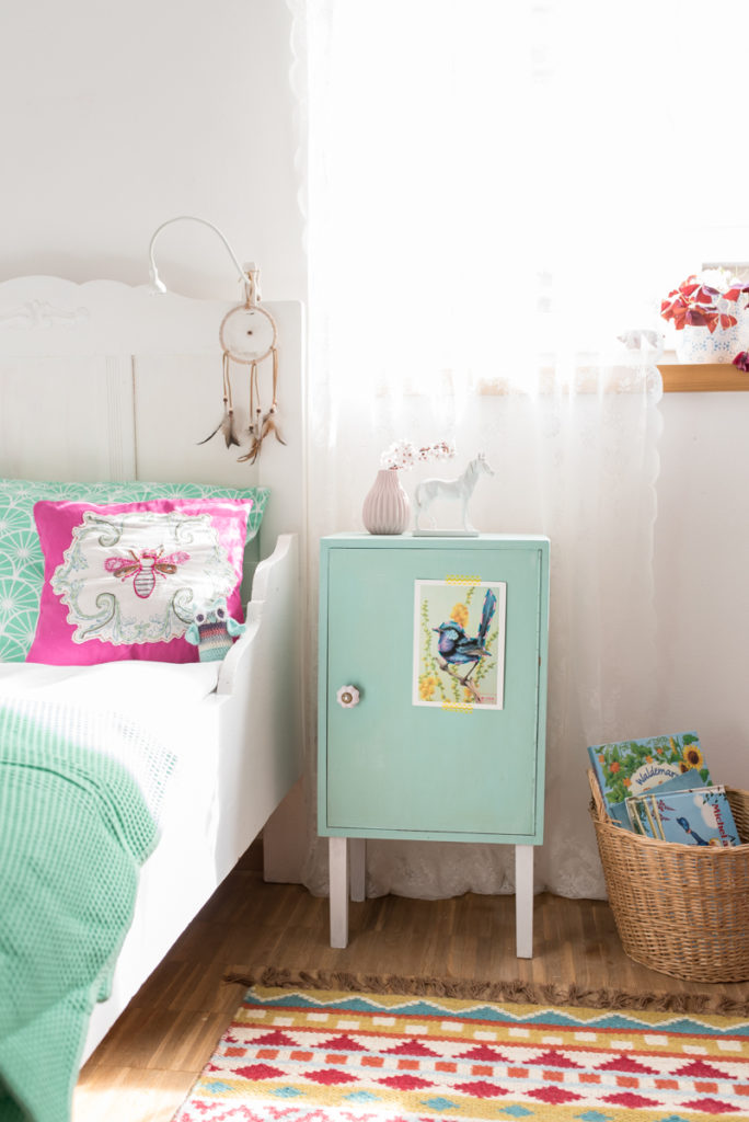 DIY Nachttisch Schrank für das Kinderzimmer mit Viva Color Chalky Kreidefarben in Pastellfarben im vintage Look
