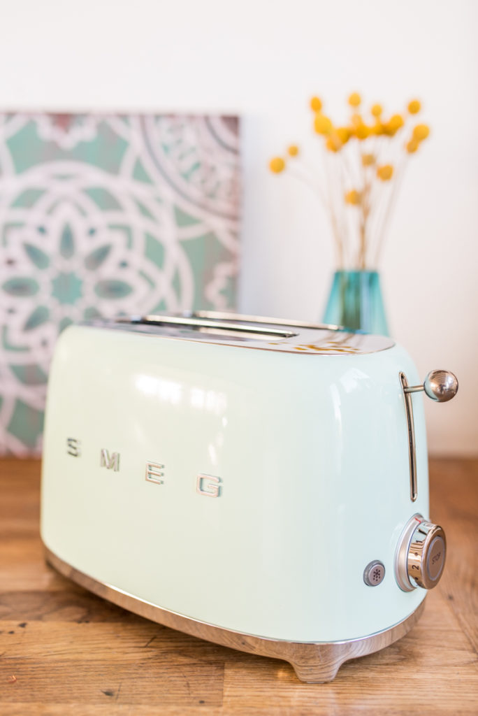 Gewinnt einen retro Toaster von SMEG als Deko für die Küche im vintage Look