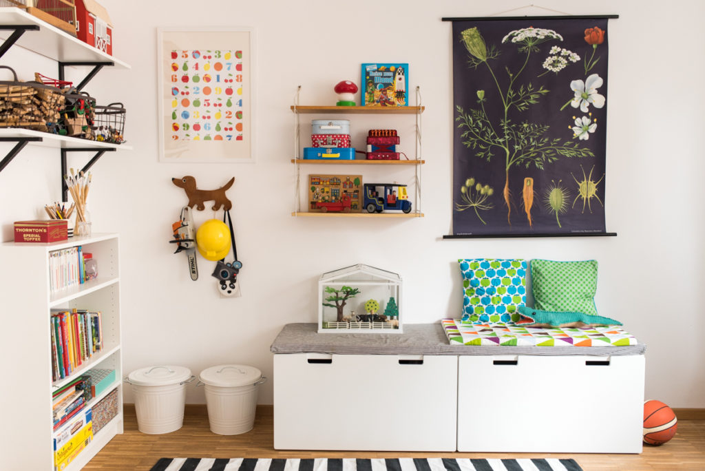 Deko und Einrichtungs Ideen mit Stauraum für das Jungen Kinderzimmer im vintage Look