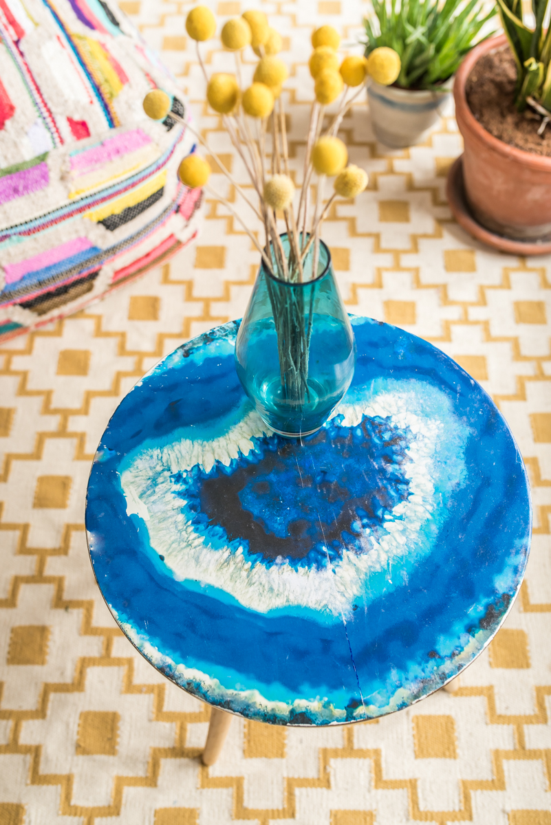 DIY Anleitung für einen selbst gemachten Tisch im Boho Look mit Achat Stein Dekor in Blau mit Fototransfer Technik als Deko Möbel für das Wohnzimmer im vintage Look