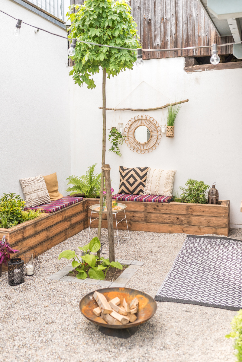 DIY und Dekoideen für die Garten Terrasse im Boho Look mit upcycling Sitzbänken aus Terrassenholz und vorher nachher Bildern des makeovers
