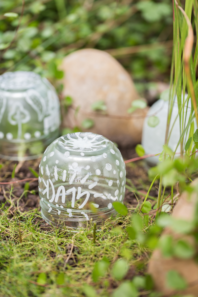 DIY upcycling glow in the dark Leuchtkugeln aus Marmeladen Gläsern als Deko für den Garten, die im Dunkeln leuchtet