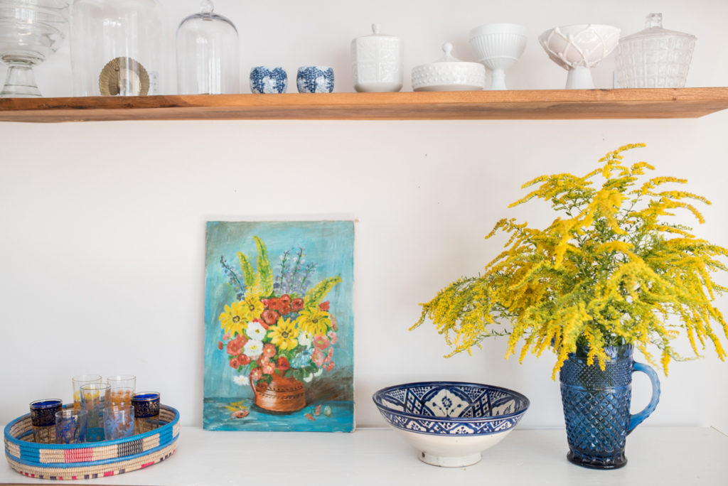 Dekoideen im skandinavischen boho vintage Look für das Wohnzimmer im Sommer in frischen Farben