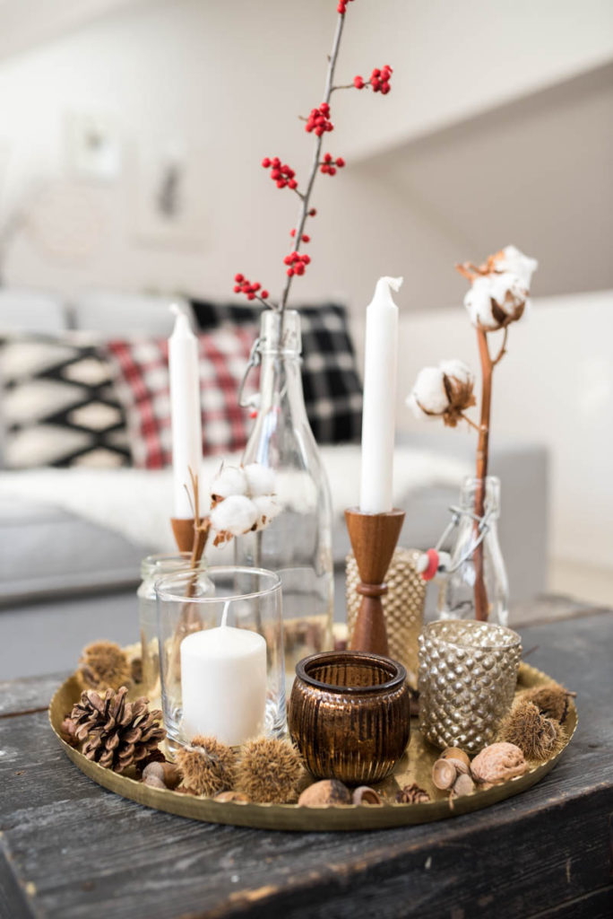 Dekoideen für das Wohnzimmer im Winter und Weihnachtsdeko mit Karo und Ikatmuster im vintage Look