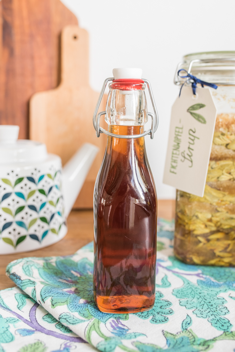 Rezept für leckeren Fichtenwipfel Sirup als Hausmittel für die Erkältungszeit gegen Husten, Schnupfen und Halsschmerzen