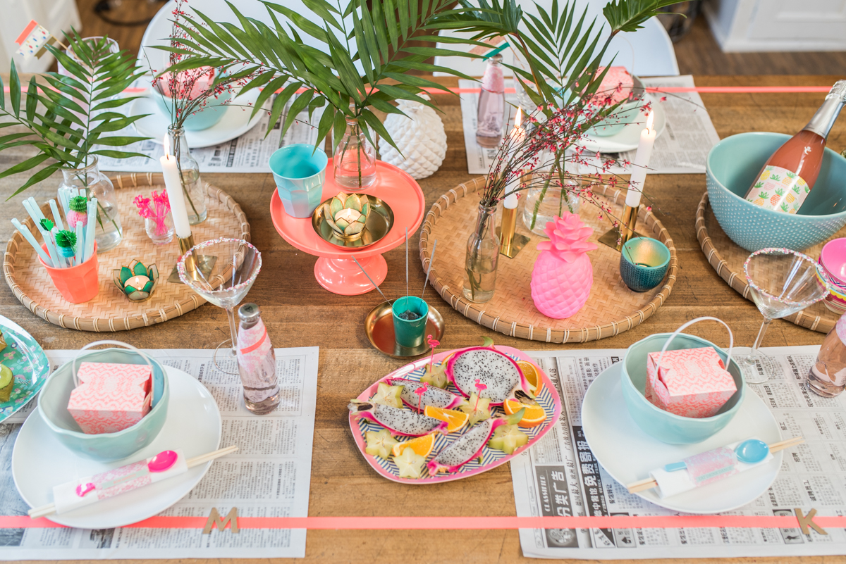 Tischdeko zu Silvester im Club Tropicana Style mit Deko in bunten Farben von RICE