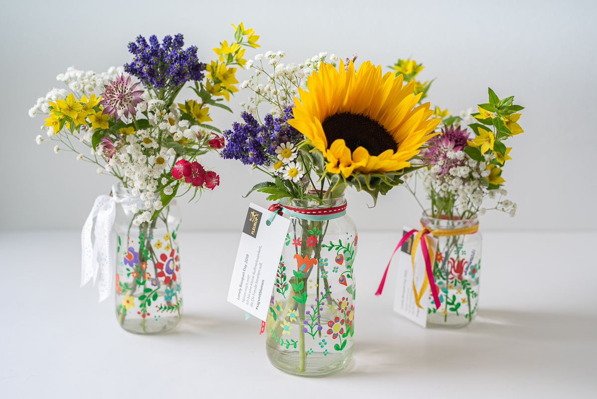 DIY Anleitung für eine upcycling Blumen Vase aus Einmachgläsern mit Blumenmuster im Hippie Folklore Look 