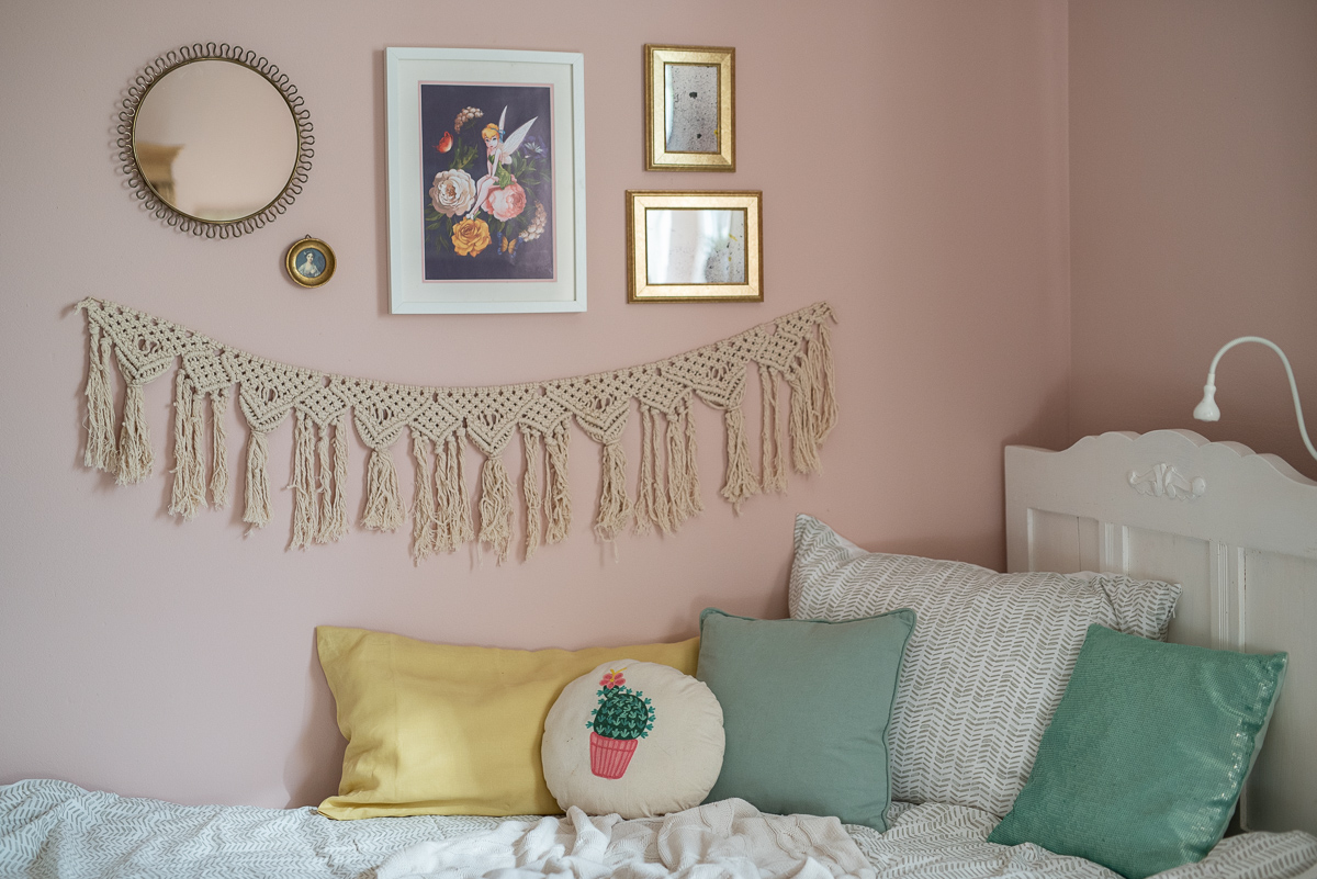 Dekoideen für das Teenie Mädchen Zimmer im rosa vintage Look mit DIY Deko, neuer Farbe auf alten Möbeln und günstiger Deko