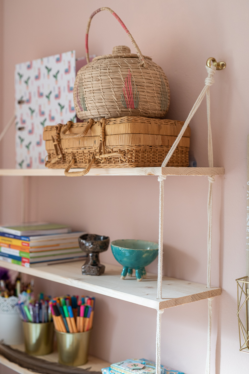 Dekoideen für das Teenie Mädchen Zimmer im rosa vintage Look mit DIY Deko, neuer Farbe auf alten Möbeln und günstiger Deko
