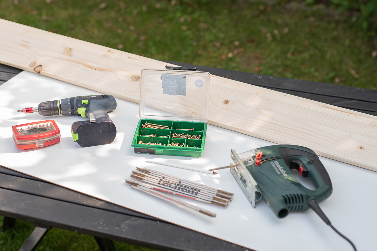 Anleitung für ein einfaches DIY Regal aus Holz für Glasuren von Botz für das Töpfer Studio