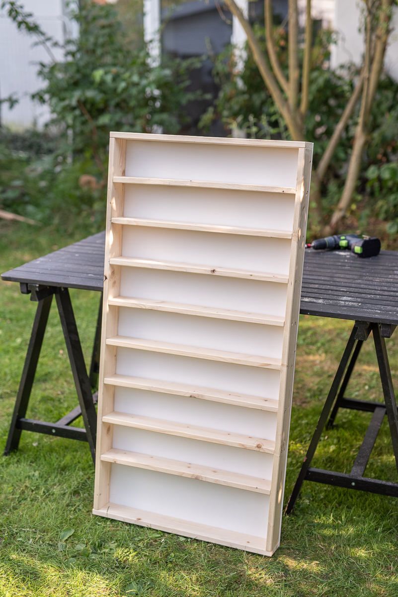 Anleitung für ein einfaches DIY Regal aus Holz für Glasuren von Botz für das Töpfer Studio