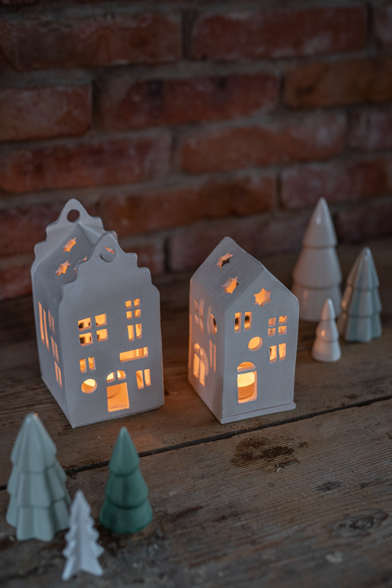 DIY Anleitung mit kostenloser Vorlage für selbst getöpferte Häuser aus Ton  als Weihnachtsdeko und Lichthäuser für den Advent