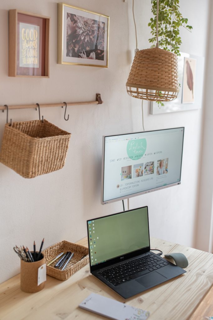 Einrichtungsideen für das DIY Homeoffice auf kleinstem Raum mit selbstgemachter Deko im hygge scandi Look in Naturfarben
