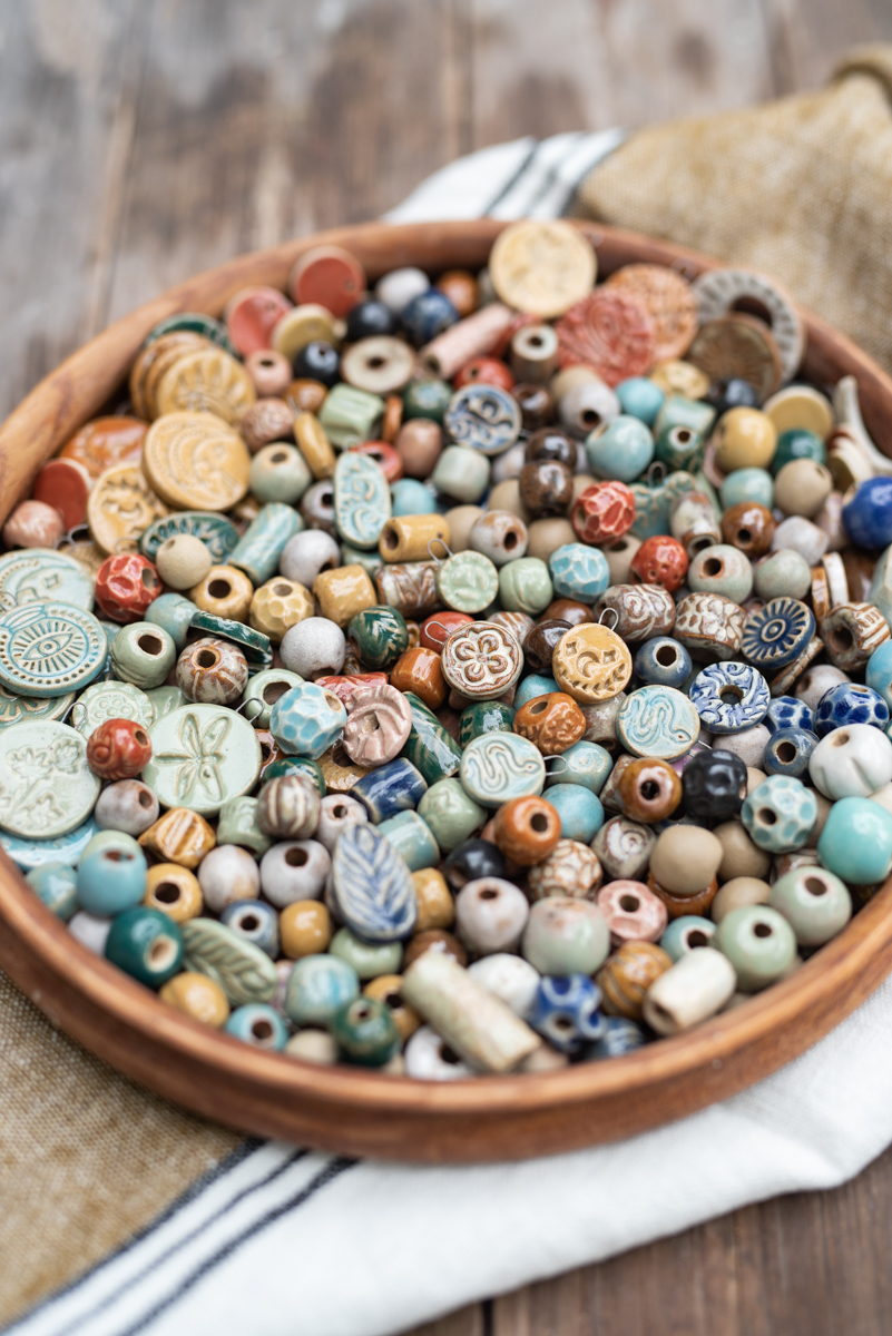 Handgetöpferte Keramik Perlen und Anhänger für Schmuck, Armbänder und Ketten aus Ton